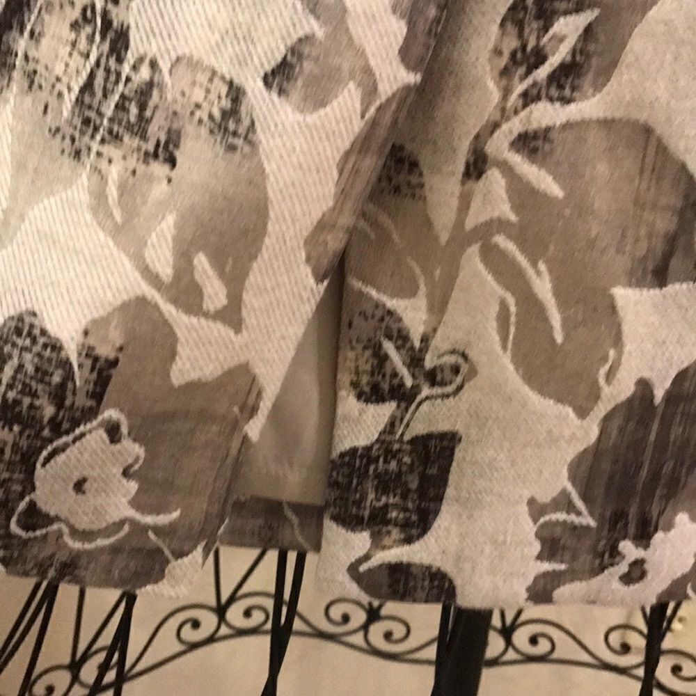 Worth Grey & Silver Floral Print Pencil Skirt - 4 - Picture 5 of 8